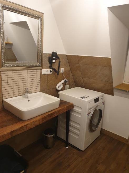 Victory Guesthouse - Handwerker Pension Bielefeld Kültér fotó