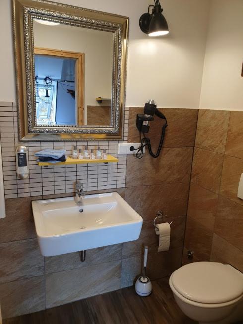 Victory Guesthouse - Handwerker Pension Bielefeld Kültér fotó