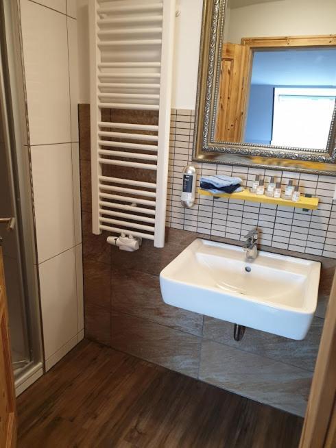 Victory Guesthouse - Handwerker Pension Bielefeld Kültér fotó
